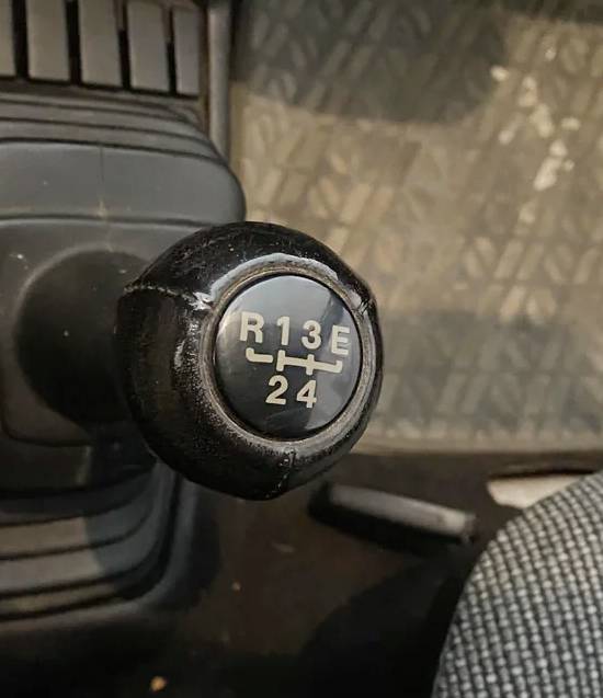 The Forgotten “E” Gear: How Older Cars Helped Drivers Save Fuel Before Modern Eco Modes