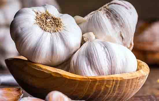 Raw garlic every day? The surprising science-backed benefits you should know